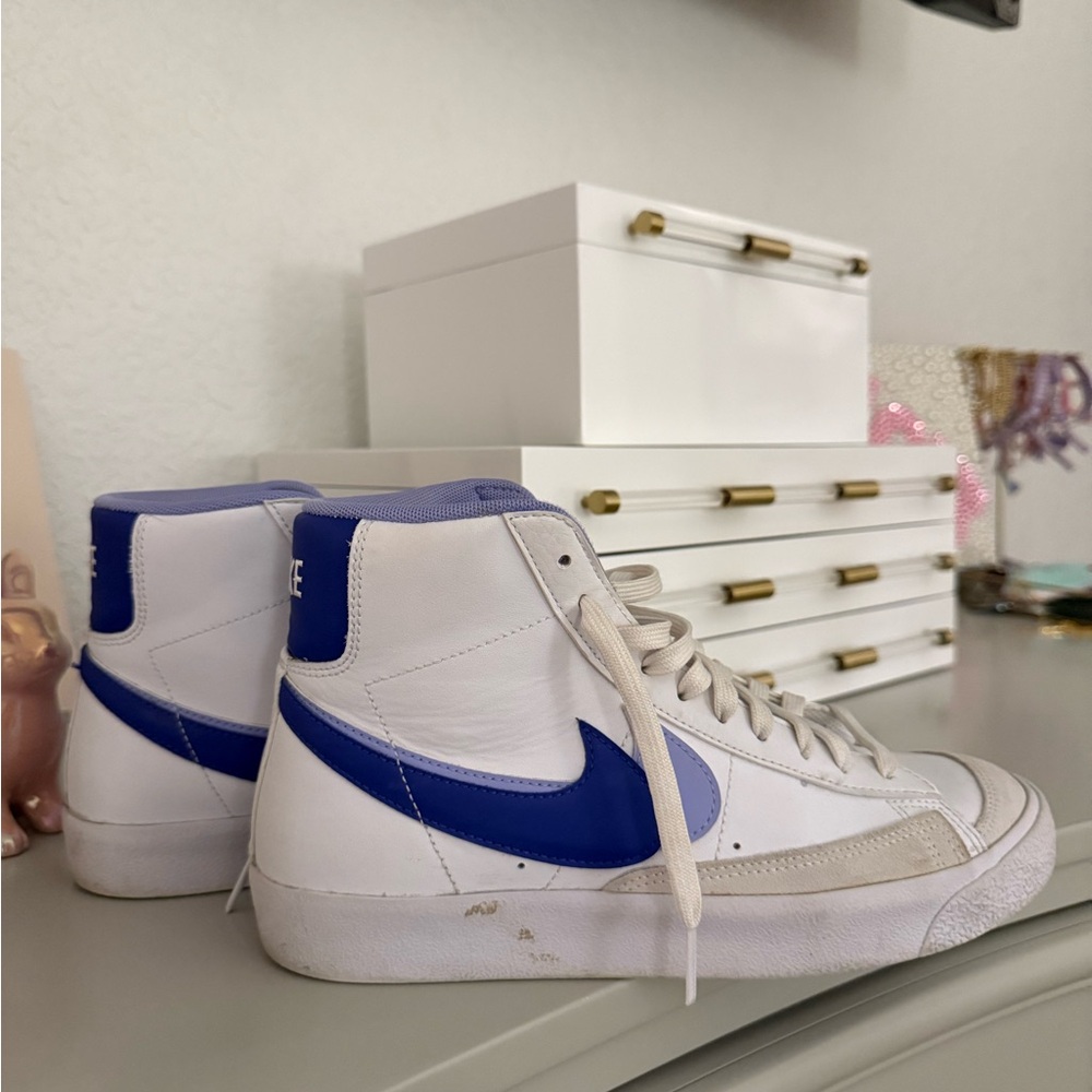 Nike double swoosh blazers fits kids and woman’s !